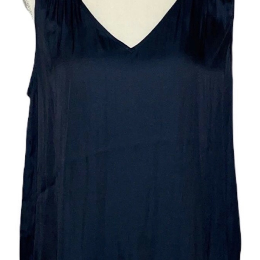 Banana republic soft satin V-Neck  sleeveless top